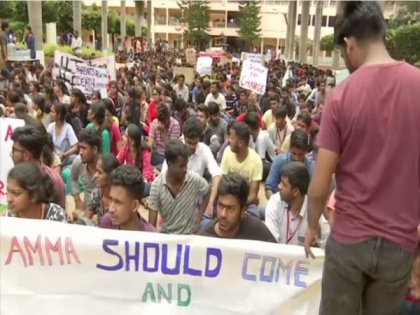 Protest continue in Bengaluru's Amrita Engineering College over suicide of 4th year student | Protest continue in Bengaluru's Amrita Engineering College over suicide of 4th year student