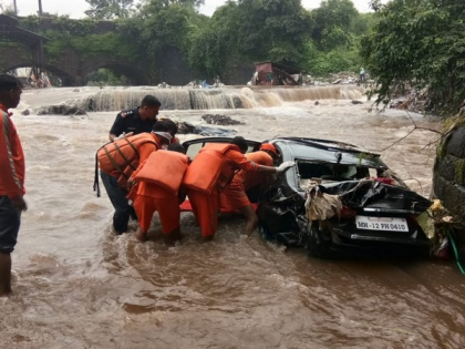 Pune: Flooding in several areas,11 killed | Pune: Flooding in several areas,11 killed