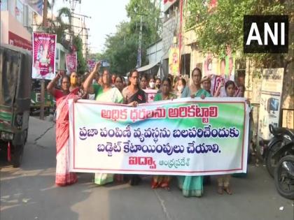 CPI, AIDWA protest against the Budget presented in Andhra Pradesh | CPI, AIDWA protest against the Budget presented in Andhra Pradesh