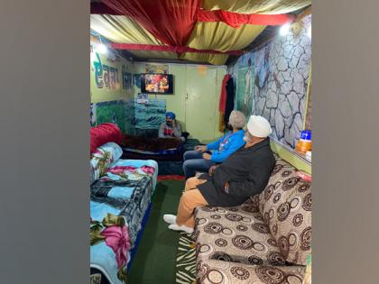 Punjab farmer turns container truck into makeshift home at Singhu border | Punjab farmer turns container truck into makeshift home at Singhu border