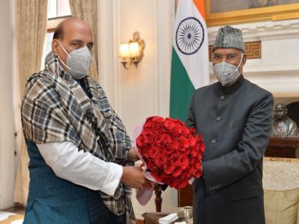 President Kovind, Defence Minister Rajnath Singh exchange New Year greetings | President Kovind, Defence Minister Rajnath Singh exchange New Year greetings