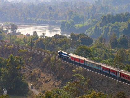 Man falls from train into Mumbra Creek in Maharashtra's Thane, rescue operation halted due to high tide | Man falls from train into Mumbra Creek in Maharashtra's Thane, rescue operation halted due to high tide