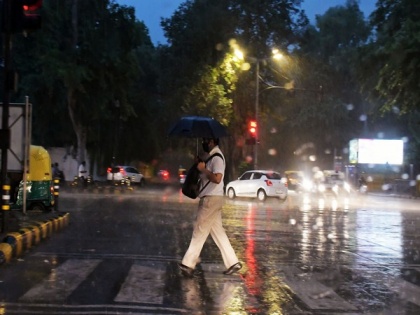 IMD predicts thunderstorms, moderate to heavy intensity rains in Delhi-NCR during next 2 hours | IMD predicts thunderstorms, moderate to heavy intensity rains in Delhi-NCR during next 2 hours