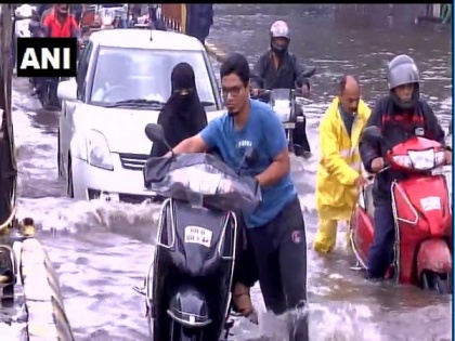 Maharashtra rains kill 27 people, hit rail, air, road traffic | Maharashtra rains kill 27 people, hit rail, air, road traffic