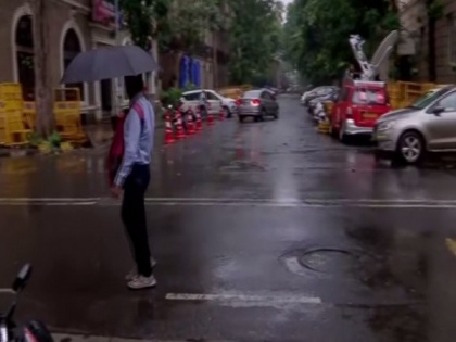 Rain lashes parts of Mumbai, weather dept predicts moderate rain for 2 days | Rain lashes parts of Mumbai, weather dept predicts moderate rain for 2 days