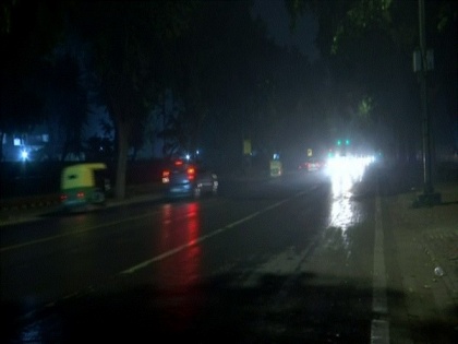 Rain lashes parts of Delhi, adjoining areas | Rain lashes parts of Delhi, adjoining areas