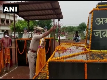 2009 Rajnandgaon ambush: Naxal-turned-constable pays tribute to slain policemen | 2009 Rajnandgaon ambush: Naxal-turned-constable pays tribute to slain policemen