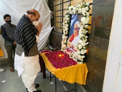 Rajnath Singh meets kin of Mridula Sinha, expresses condolences to the family | Rajnath Singh meets kin of Mridula Sinha, expresses condolences to the family