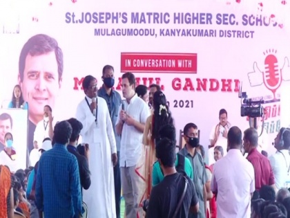 Rahul Gandhi dances with school students, does push-ups in Kanyakumari | Rahul Gandhi dances with school students, does push-ups in Kanyakumari