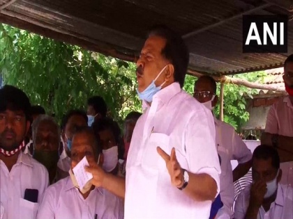 Case registered against Ramesh Chennithala, 20 other Congress leaders for violating lockdown in Kerala | Case registered against Ramesh Chennithala, 20 other Congress leaders for violating lockdown in Kerala