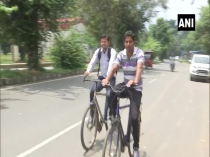 Amid skyrocketing petrol, diesel prices, students, office-goers opt for bicycles to commute in Ranchi | Amid skyrocketing petrol, diesel prices, students, office-goers opt for bicycles to commute in Ranchi