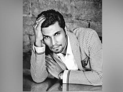 Actor Randeep Hooda pays tributes to bureaucrats on Civil Services Day | Actor Randeep Hooda pays tributes to bureaucrats on Civil Services Day