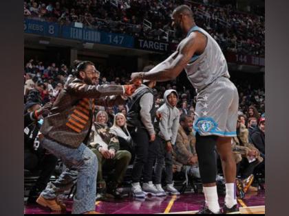 Ranveer Singh's 'fist pump' moment with LeBron James garners netizens' attention | Ranveer Singh's 'fist pump' moment with LeBron James garners netizens' attention