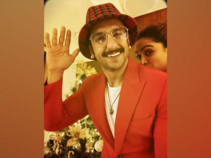 Ranveer Singh sends Christmas wishes to fans with his 'little elf' | Ranveer Singh sends Christmas wishes to fans with his 'little elf'