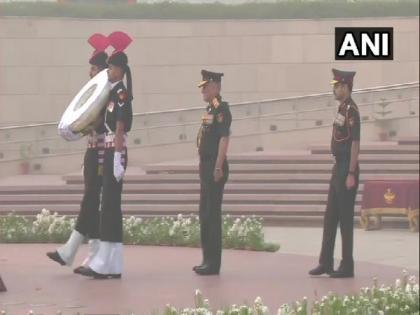 CDS Gen Bipin Rawat pays tribute at National War Memorial | CDS Gen Bipin Rawat pays tribute at National War Memorial CDS Gen Bipin Rawat pays tribute at National War Memorial | CDS Gen Bipin Rawat pays tribute at National War Memorial