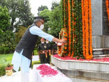 Uttarakhand CM pays tributes to soldiers of Kargil War | Uttarakhand CM pays tributes to soldiers of Kargil War