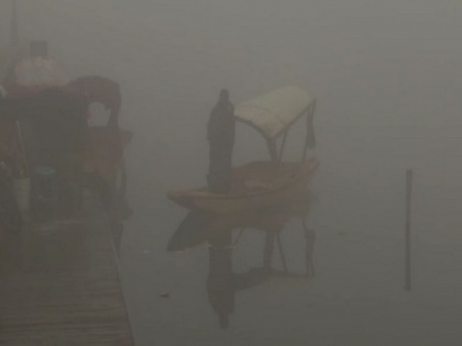 J-K: Dense fog covers Kashmir valley, hinders visibility | J-K: Dense fog covers Kashmir valley, hinders visibility