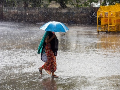 Parts of Delhi receive monsoon showers | Parts of Delhi receive monsoon showers