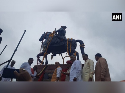 Defence Minister unveils Veer Durgadas Rathore's statue on his birth anniversary | Defence Minister unveils Veer Durgadas Rathore's statue on his birth anniversary