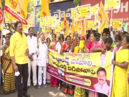 TDP workers accuses Andhra govt of manufacturing 'low quality liquor for money' | TDP workers accuses Andhra govt of manufacturing 'low quality liquor for money'