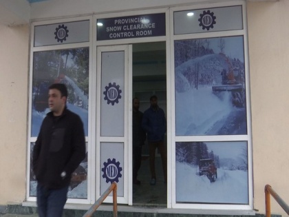 J-K administration sets up snow control room in Srinagar to monitor level of snowfall | J-K administration sets up snow control room in Srinagar to monitor level of snowfall