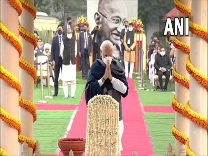 PM Modi pays floral tributes to Mahatma Gandhi on his death anniversary on Martyrs' Day | PM Modi pays floral tributes to Mahatma Gandhi on his death anniversary on Martyrs' Day