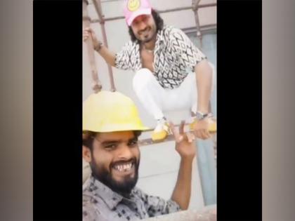 Vidyut Jammwal surprises netizens with his daredevilry, pulls off real-life stunt to meet a fan | Vidyut Jammwal surprises netizens with his daredevilry, pulls off real-life stunt to meet a fan Vidyut Jammwal surprises netizens with his daredevilry, pulls off real-life stunt to meet a fan | Vidyut Jammwal surprises netizens with his daredevilry, pulls off real-life stunt to meet a fan