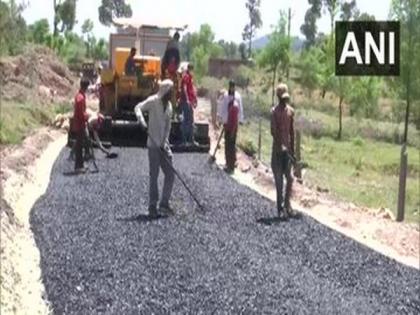 Road construction increased to 36.5 km/day in 2021-22, says Eco Survey | Road construction increased to 36.5 km/day in 2021-22, says Eco Survey