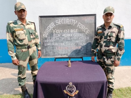 BSF apprehends man with ancient sculpture he was planning to smuggle to Bangladesh | BSF apprehends man with ancient sculpture he was planning to smuggle to Bangladesh