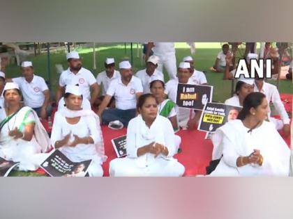 Congress workers continue to protest over ED probe in National Herald case | Congress workers continue to protest over ED probe in National Herald case Congress workers continue to protest over ED probe in National Herald case | Congress workers continue to protest over ED probe in National Herald case