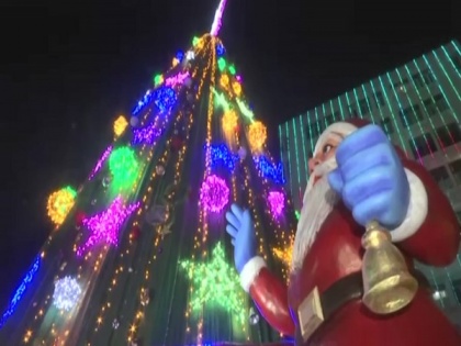 Kolkata's Park Street lit up to welcome Christmas, 50-feet tall Christmas tree installed in City | Kolkata's Park Street lit up to welcome Christmas, 50-feet tall Christmas tree installed in City