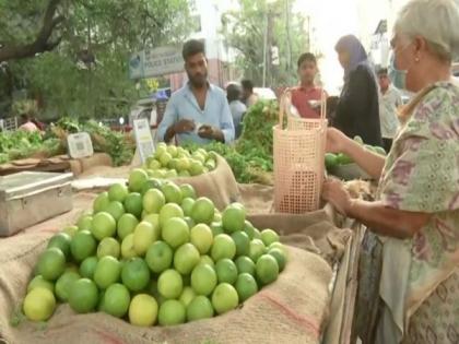 Lemon prices soar in Hyderabad causing great difficulty to retailers | Lemon prices soar in Hyderabad causing great difficulty to retailers Lemon prices soar in Hyderabad causing great difficulty to retailers | Lemon prices soar in Hyderabad causing great difficulty to retailers