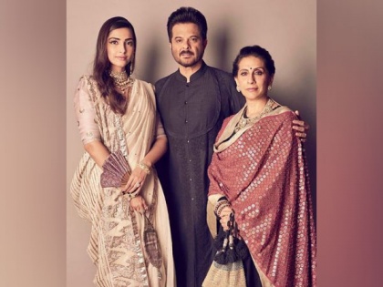 Sonam Kapoor celebrates parents' wedding anniversary, shares rare throwback pictures of them | Sonam Kapoor celebrates parents' wedding anniversary, shares rare throwback pictures of them
