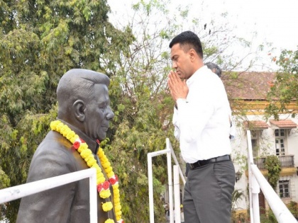 Pramod Sawant pays tributes to Dayanand Bandodkar on first Goa CM's birth anniversary | Pramod Sawant pays tributes to Dayanand Bandodkar on first Goa CM's birth anniversary