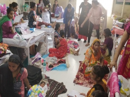 Mothers, babies sleep on floor at Safdarjung Hospital; authorities want 'one patient-one bed' policy | Mothers, babies sleep on floor at Safdarjung Hospital; authorities want 'one patient-one bed' policy