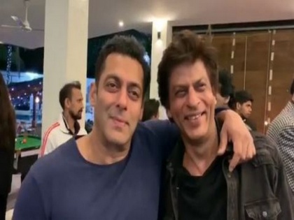 Salman Khan's birthday wishes for "industry's King Khan" is just adorable! | Salman Khan's birthday wishes for "industry's King Khan" is just adorable!