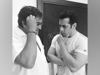 On Salman Khan's birthday, Mahesh Manjrekar recalls working with him in 'Antim' | On Salman Khan's birthday, Mahesh Manjrekar recalls working with him in 'Antim'