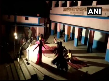 Dancers perform at quarantine centre in Bihar's Samastipur | Dancers perform at quarantine centre in Bihar's Samastipur Dancers perform at quarantine centre in Bihar's Samastipur | Dancers perform at quarantine centre in Bihar's Samastipur