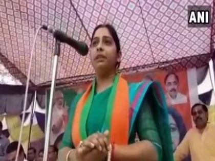 In FB post after Aparna joins BJP, Sanghamitra Maurya asks whether sister, daughter have separate caste, religion? | In FB post after Aparna joins BJP, Sanghamitra Maurya asks whether sister, daughter have separate caste, religion?