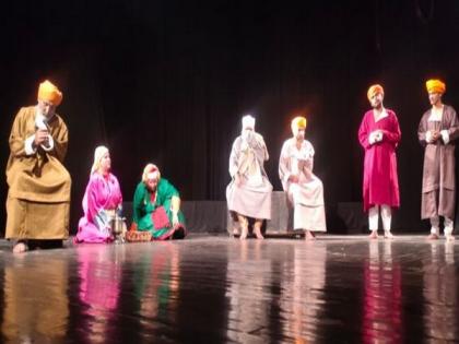 Popular play 'Ek Aur Birbal' gets standing ovation from Jammu spectators | Popular play 'Ek Aur Birbal' gets standing ovation from Jammu spectators