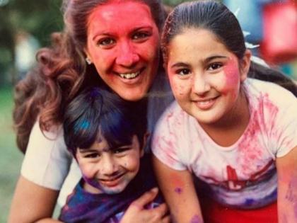 Sara Ali Khan shares adorable Holi throwback picture with mom Amrita, brother Ibrahim | Sara Ali Khan shares adorable Holi throwback picture with mom Amrita, brother Ibrahim