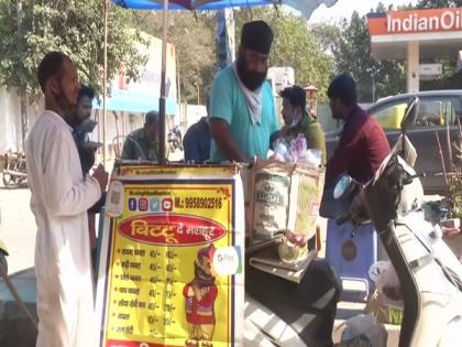 COVID-19: Lost job in lockdown, man now starts street-side stall of home cooked food | COVID-19: Lost job in lockdown, man now starts street-side stall of home cooked food