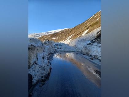 Avalanche occurs near Himachal's Tailing village, rescue operation underway | Avalanche occurs near Himachal's Tailing village, rescue operation underway