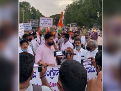 Youth Congress stages protest in Mangalore against passage of farm bills, Karnataka Land Reforms bill | Youth Congress stages protest in Mangalore against passage of farm bills, Karnataka Land Reforms bill