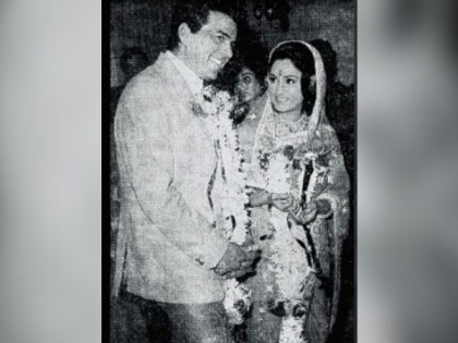 Dharmendra gets nostalgic in throwback picture with Jaya Bachchan before shooting for KJo's next film | Dharmendra gets nostalgic in throwback picture with Jaya Bachchan before shooting for KJo's next film