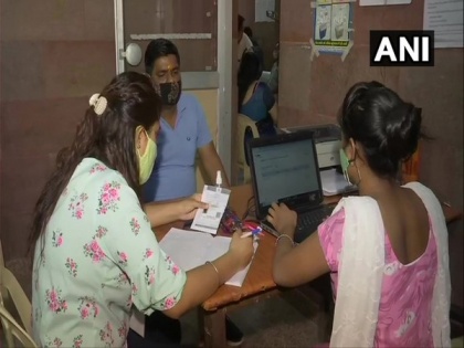 Tika Utsav: People arrive at inoculation centres in Delhi to get COVID-19 vaccine jab | Tika Utsav: People arrive at inoculation centres in Delhi to get COVID-19 vaccine jab