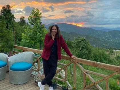 Neena Gupta shares mesmerising evening sky view from her house | Neena Gupta shares mesmerising evening sky view from her house