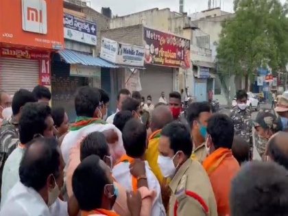 Andhra Police detains BJP leaders, workers during protest against setting up of Tipu Sultan's statue | Andhra Police detains BJP leaders, workers during protest against setting up of Tipu Sultan's statue