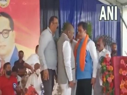 Karnataka Minister, Congress MP get into fight at Ramanagara event in presence of CM Bommai | Karnataka Minister, Congress MP get into fight at Ramanagara event in presence of CM Bommai