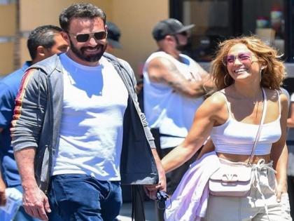 Ben Affleck spotted looking for engagement rings at Tiffany's amid Jennifer Lopez reunion | Ben Affleck spotted looking for engagement rings at Tiffany's amid Jennifer Lopez reunion